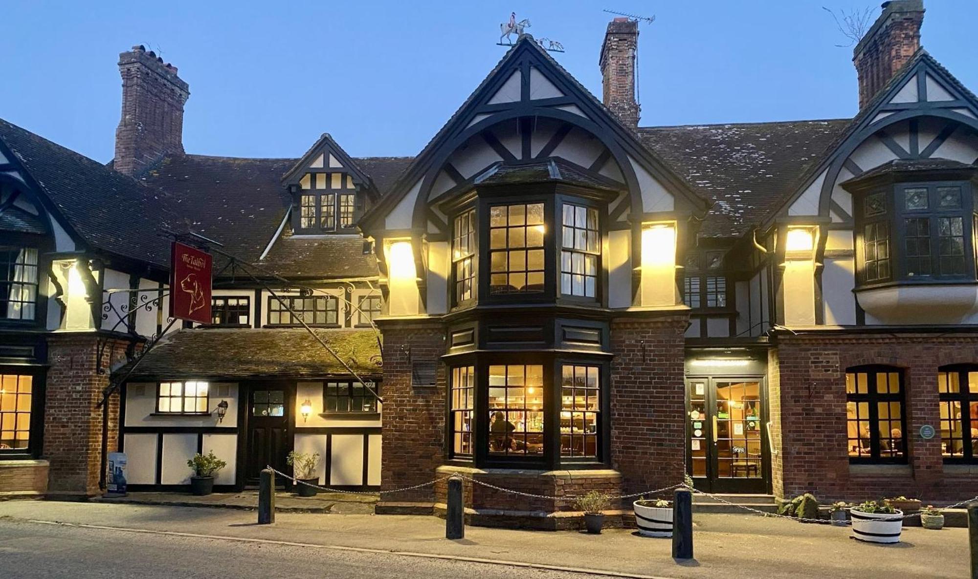 The Talbot And Apartment Iwerne Minster Extérieur photo