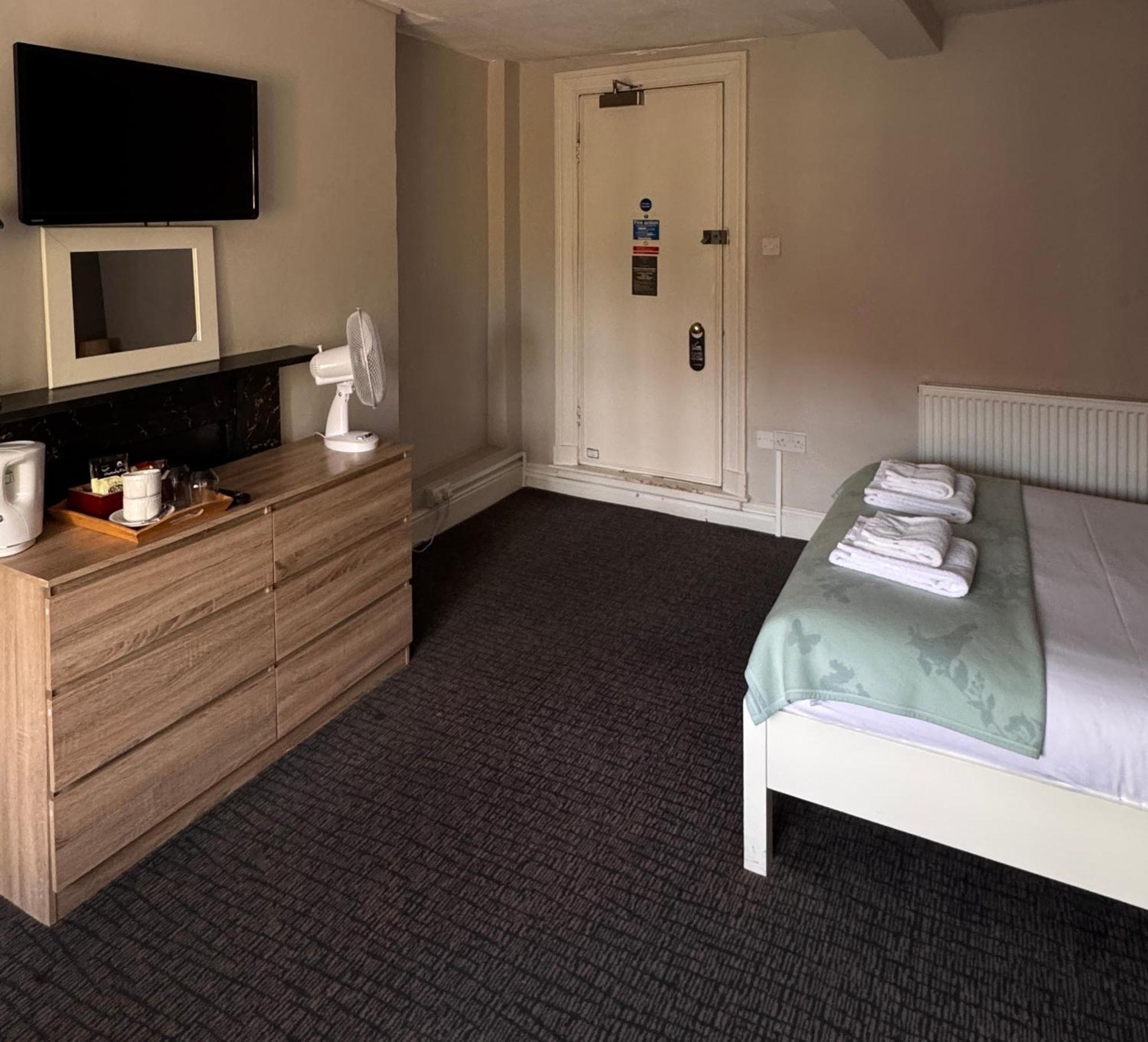 The Talbot And Apartment Iwerne Minster Extérieur photo